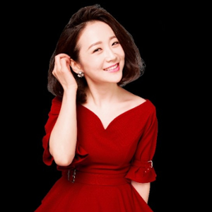 Gloria Ai (Bilingual media personality, investor, and the founder of iAsk.)
