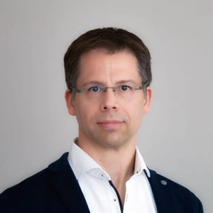 Witte Frank (教授 at 德国柏林夏洛特医学院口腔修复系)