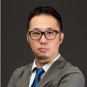 Xinwei Li (Judge at Senior investment bank investment expert.)