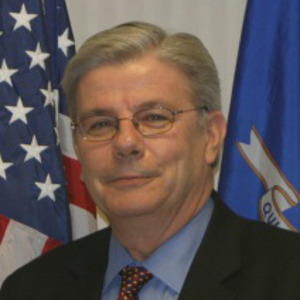John W. Betkoski III (美国公用设施监管委员会协会（NARUC）第一副主席；康涅狄格州公用设施监管委员会副主席)