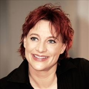 Claudia Masueger (CEO & Founder of CHEERS Wines)