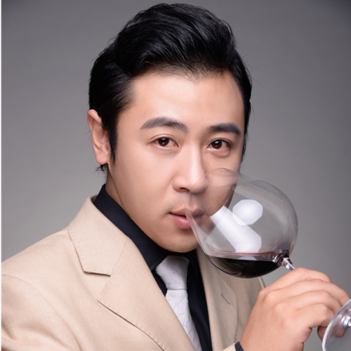 Riason Li (Chief Sommelier)