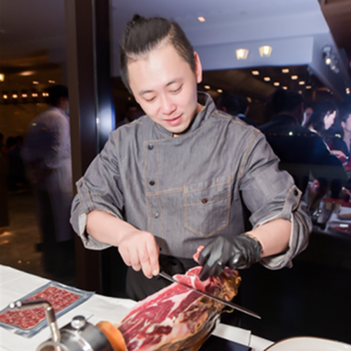 Nic Deng (Ham carver at Guangzhou Vocational School of Tourism and Business)