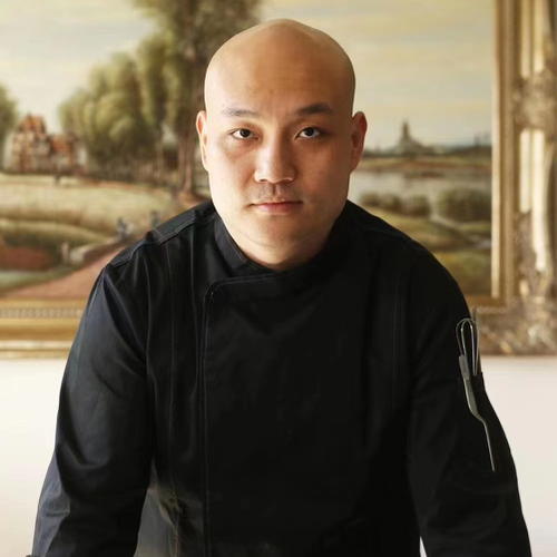Simon Zhang (Executive chef at BURGE'S BISTRO&BAR)